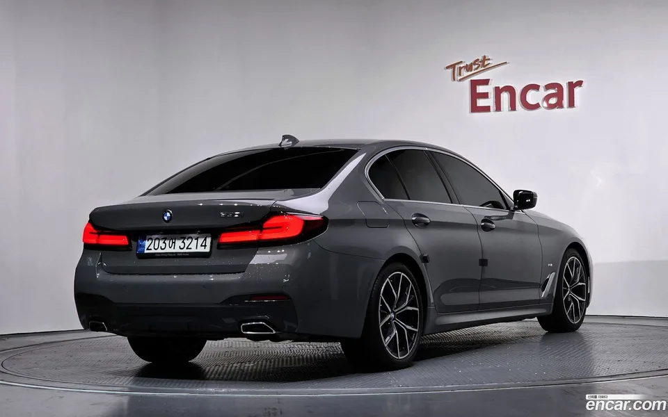 BMW 5 Series 530i M 2022 — миниатюра 2
