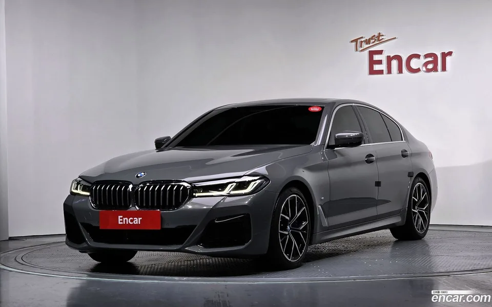 BMW 5 Series 530i M 2022 — фото 1, купить с доставкой в Москву