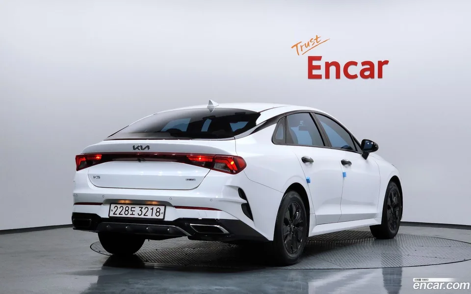 Kia K5 Hybrid 2022 — миниатюра 2