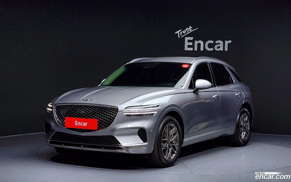 Genesis GV70 2.5T 2WD 2023 — фото 1, купить с доставкой в Москву