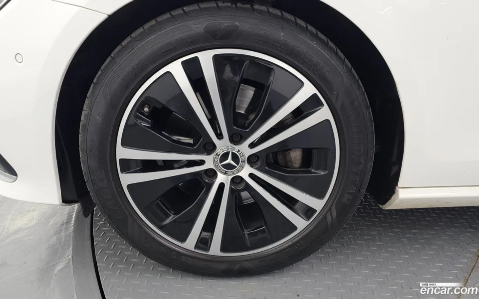 Mercedes-Benz E-Class E250 2022 — миниатюра 5