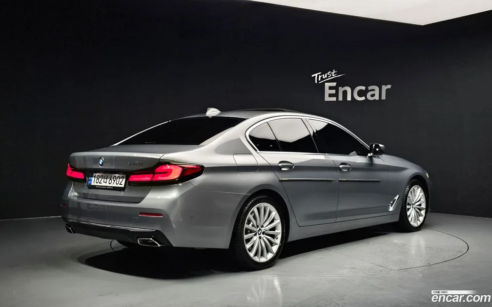 BMW 5 Series 530i 2023 — миниатюра 2