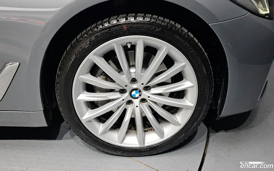 BMW 5 Series 530i 2023 — миниатюра 5