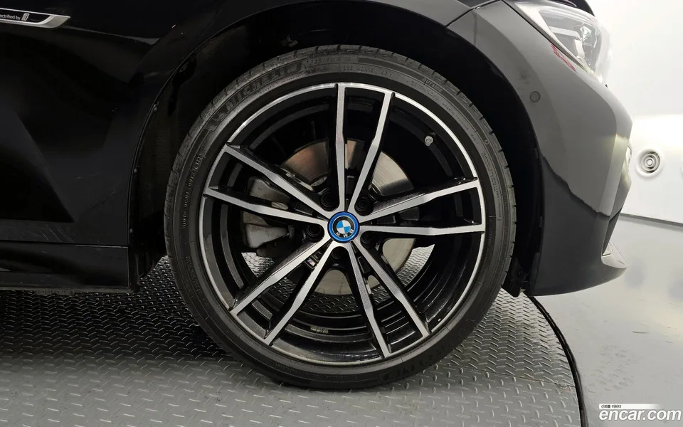 BMW 3 Series 320e M 2022 — миниатюра 5