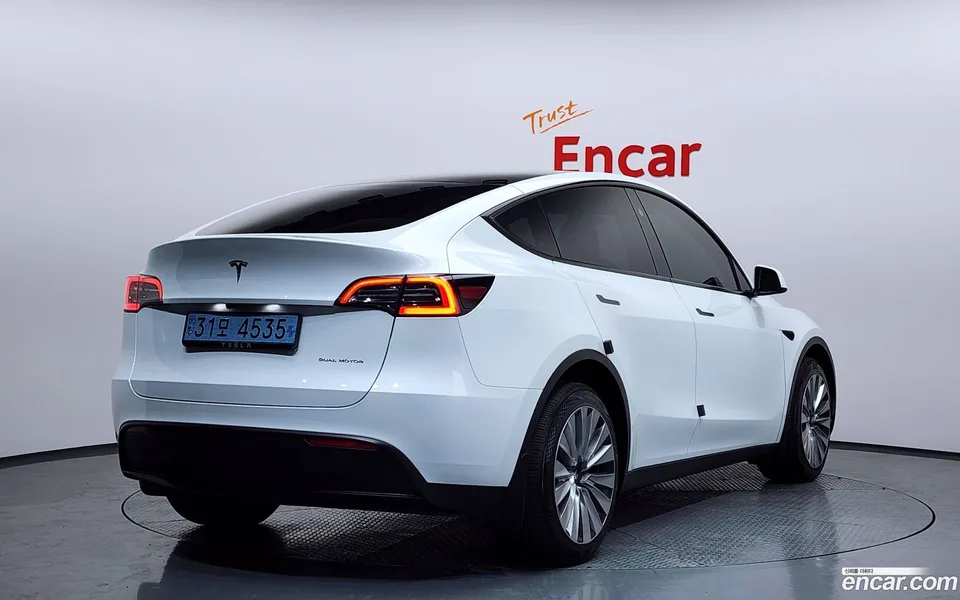 Tesla Model Y AWD 2024 — миниатюра 2