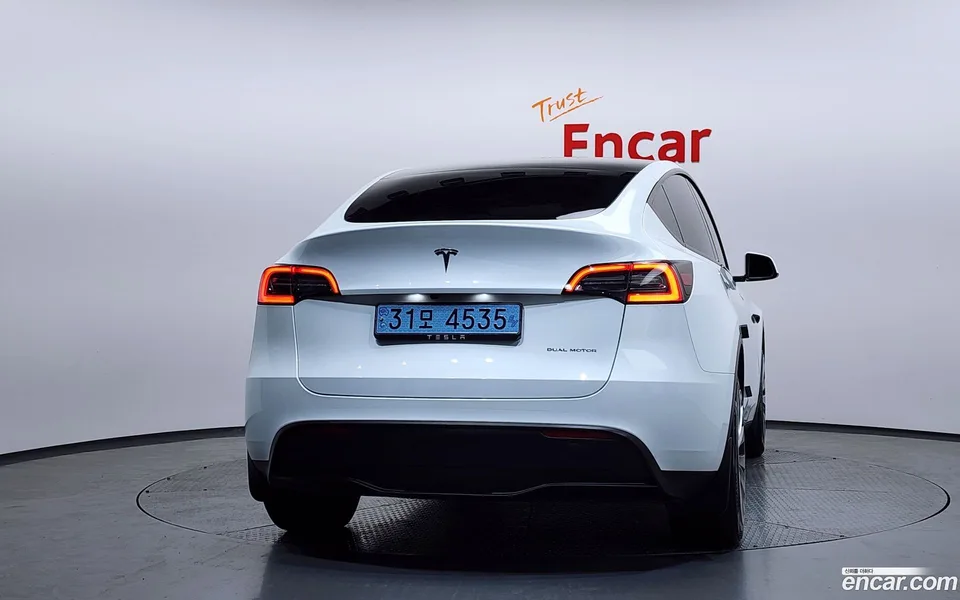 Tesla Model Y AWD 2024 — миниатюра 4
