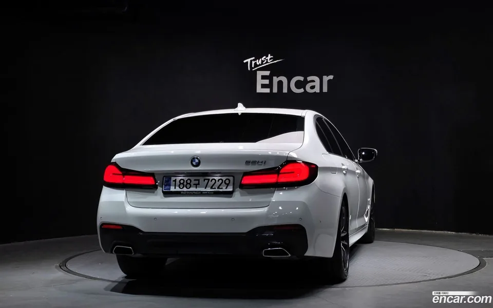 BMW 5 Series 520i M 2023 — миниатюра 4