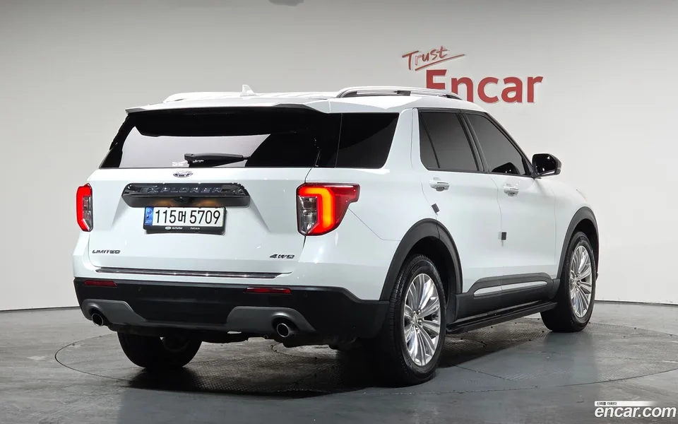 Ford Explorer 2.3 4WD 2022 — миниатюра 2