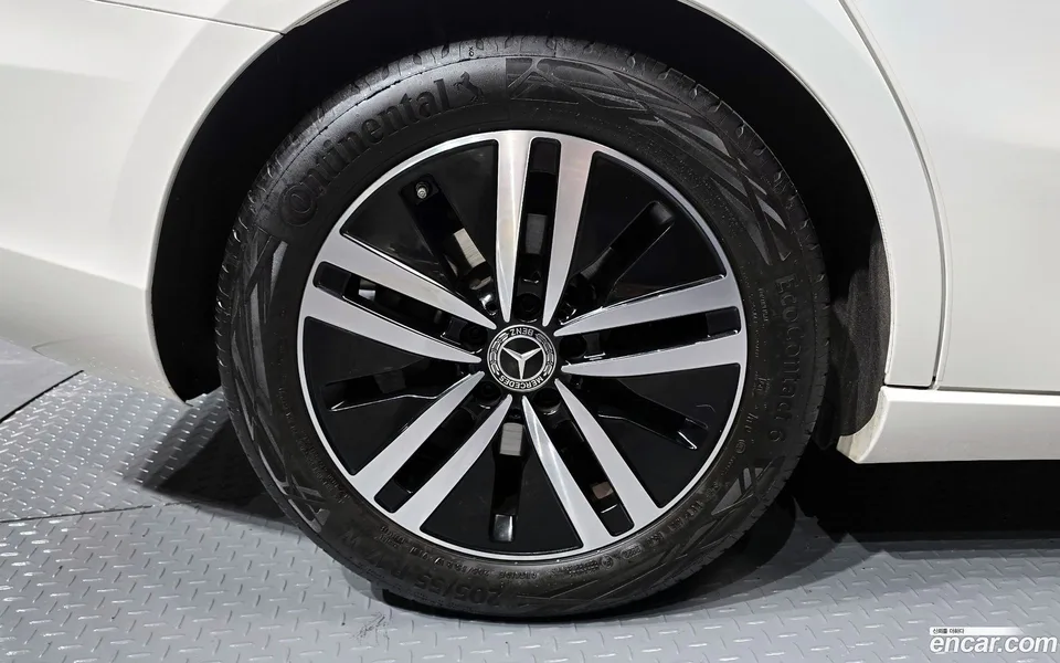 Mercedes-Benz A-Class A220 2022 — миниатюра 5