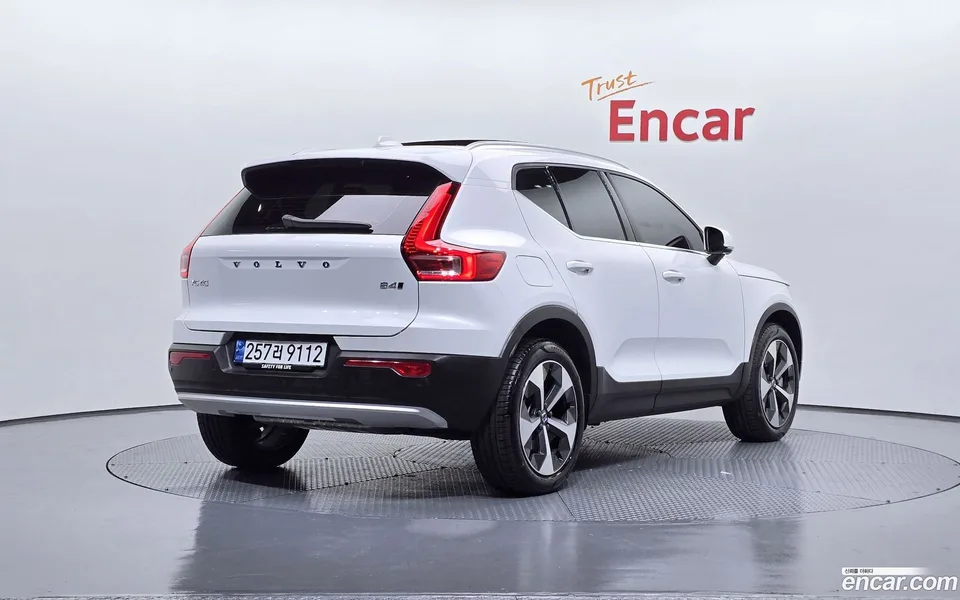 Volvo XC40 B4 2024 — миниатюра 2