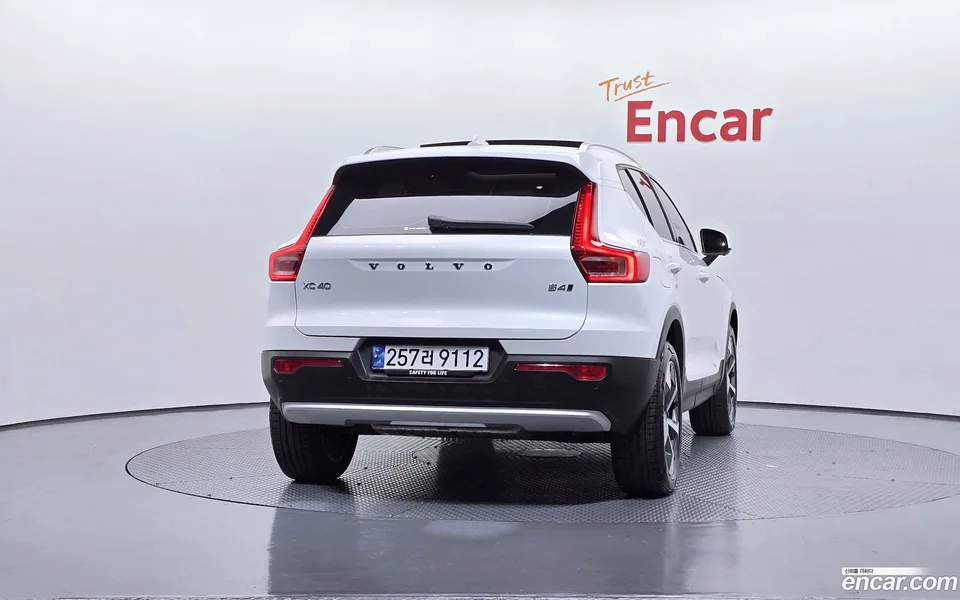 Volvo XC40 B4 2024 — миниатюра 4