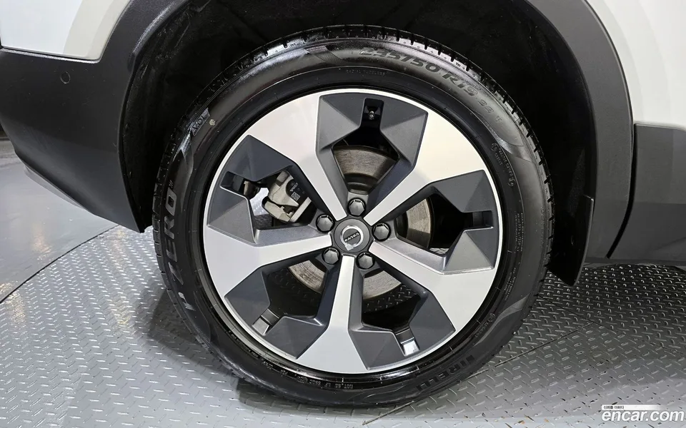 Volvo XC40 B4 2024 — миниатюра 5