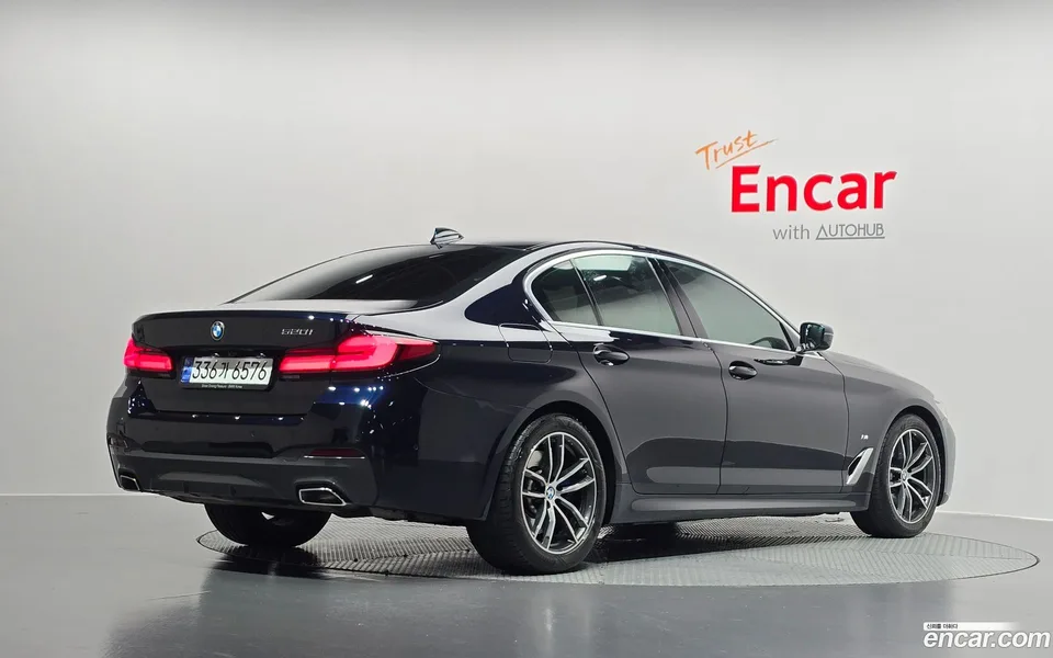 BMW 5 Series 520i M 2023 — миниатюра 2