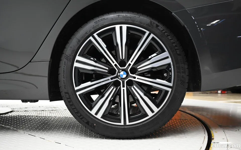 BMW 3 Series 320i 2025 — миниатюра 5