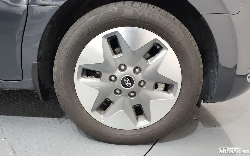 Hyundai Staria 9 2023 — миниатюра 5