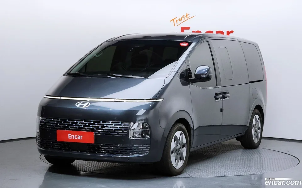 Hyundai Staria 9 2023 — фото 1, купить с доставкой в Москву