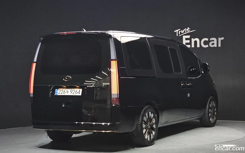 Hyundai Staria 7 2023 — миниатюра 2