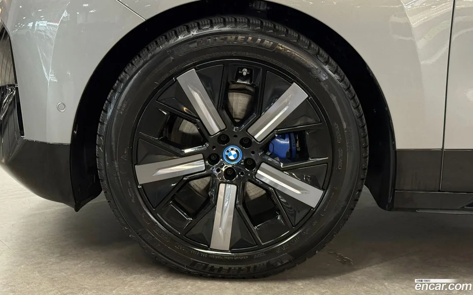 BMW iX xDrive50 2025 — миниатюра 5