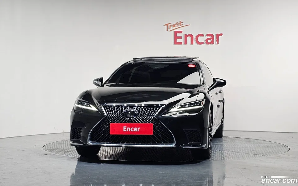 Lexus LS 500 3.5 AWD 2023 — миниатюра 3