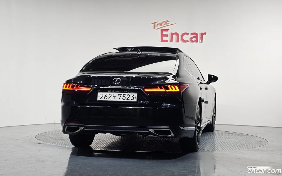 Lexus LS 500 3.5 AWD 2023 — миниатюра 4