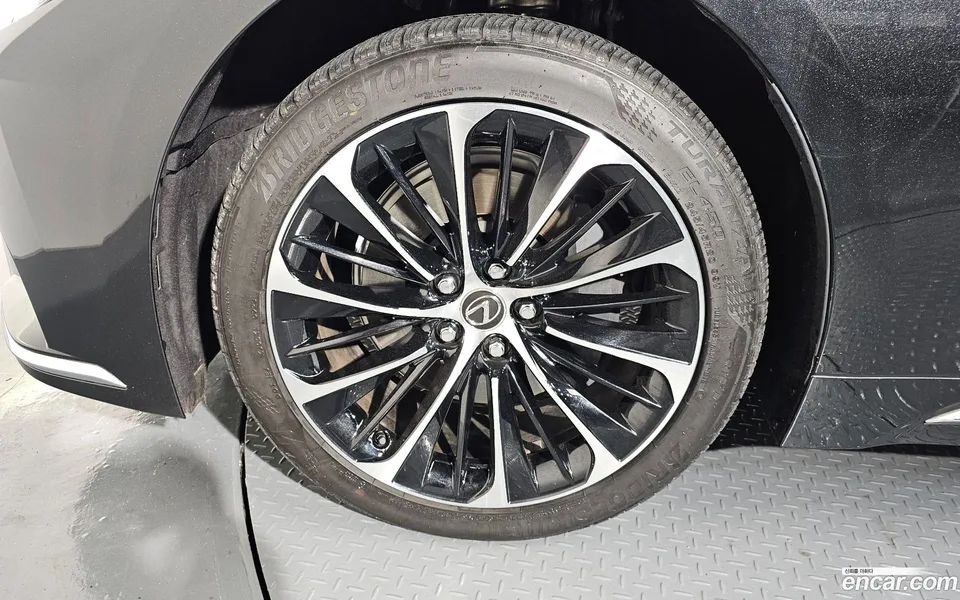 Lexus LS 500 3.5 AWD 2023 — миниатюра 5