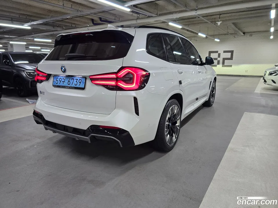 BMW iX3 M 2023 — миниатюра 2