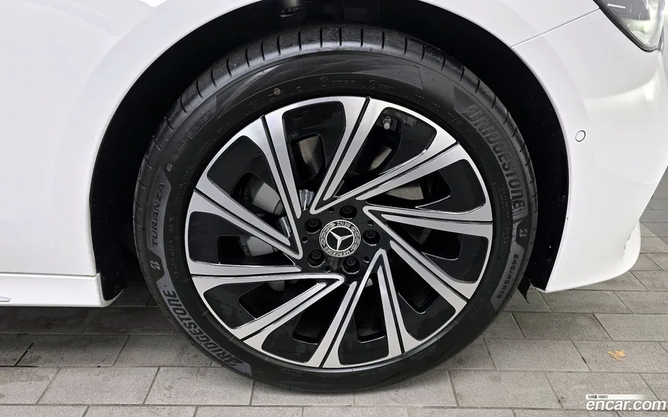 Mercedes-Benz E-Class E300 4MATIC 2025 — миниатюра 5