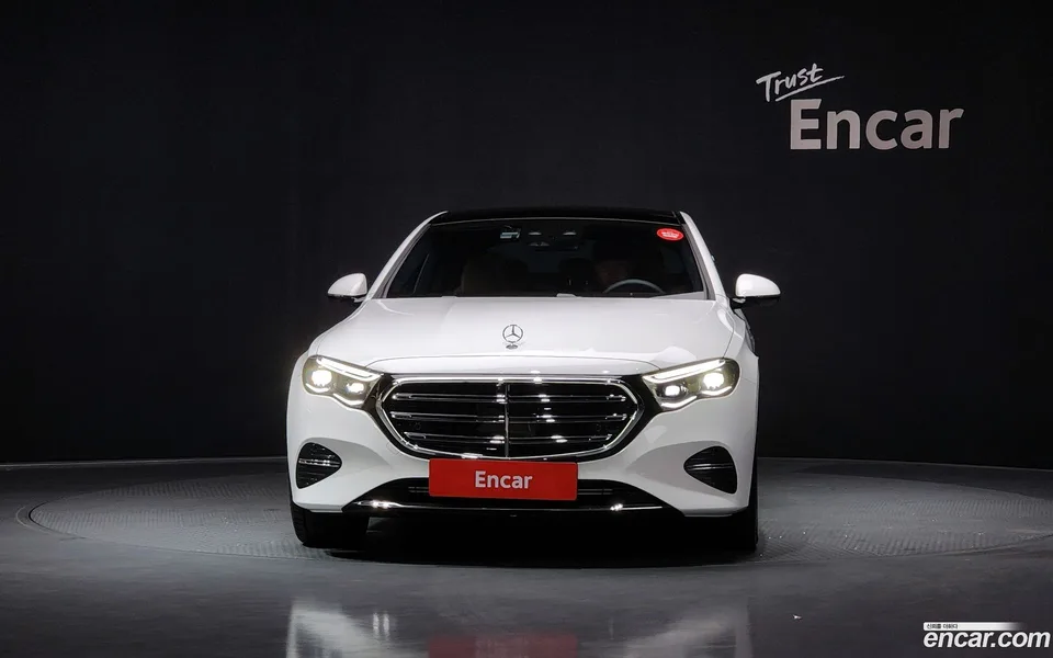 Mercedes-Benz E-Class E300 4MATIC 2025 — миниатюра 3
