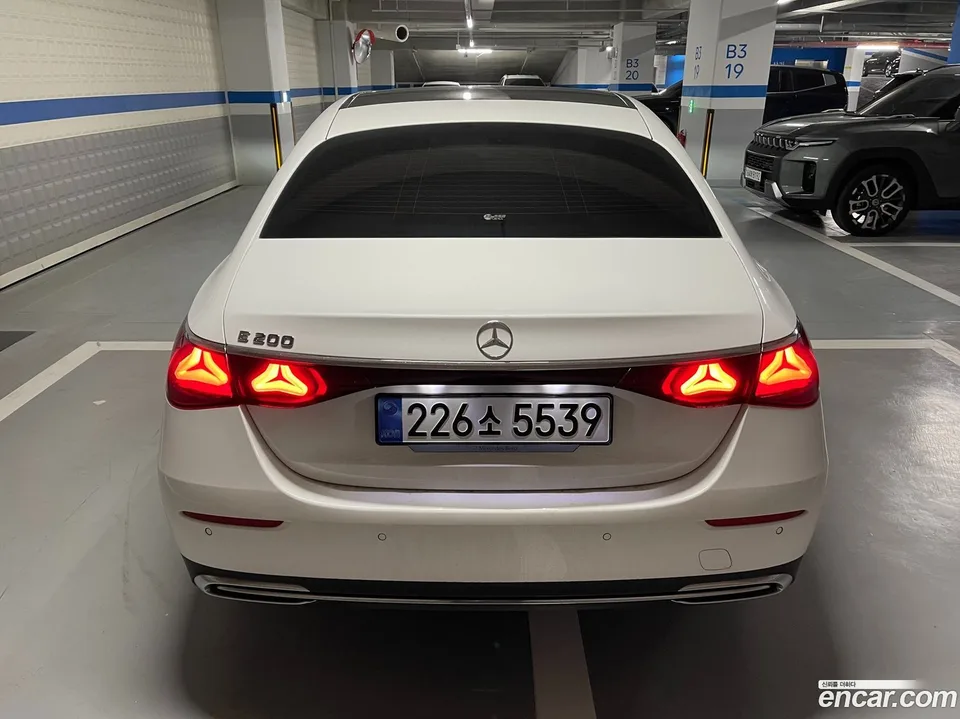 Mercedes-Benz E-Class E200 2025 — миниатюра 4