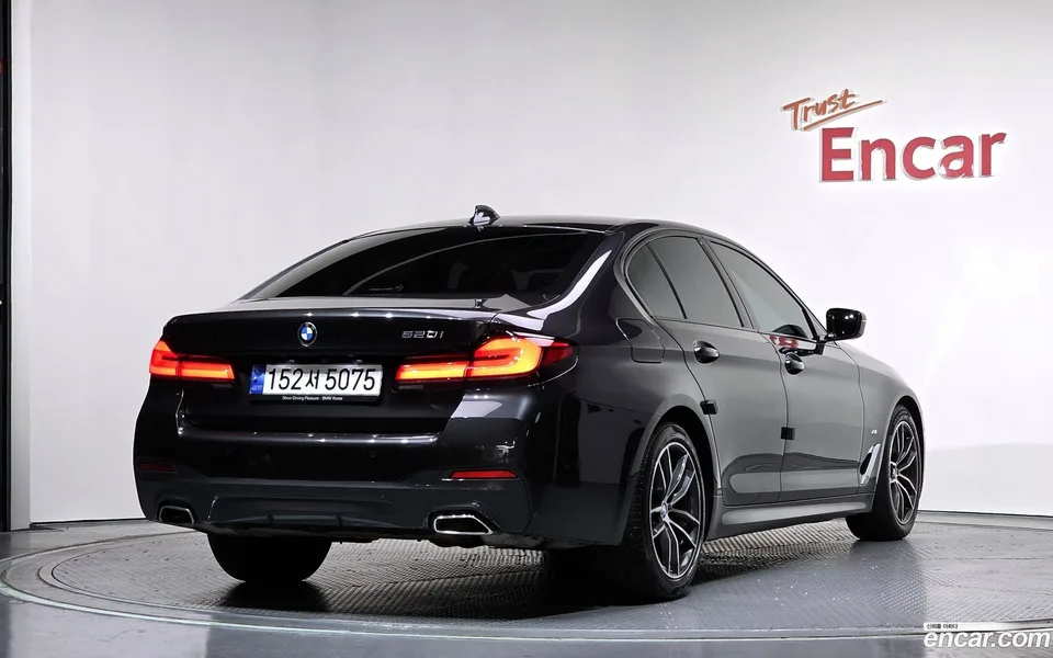 BMW 5 Series 520i M 2023 — миниатюра 2