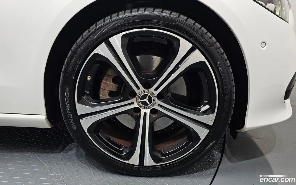 Mercedes-Benz C-Class C300 4MATIC 2023 — миниатюра 5