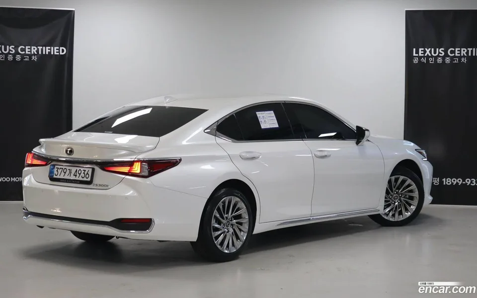 Lexus ES 300h 2025 — миниатюра 2