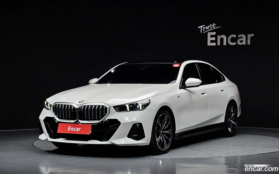 BMW 5 Series 530i xDrive M 2024 — фото 1, купить с доставкой в Москву