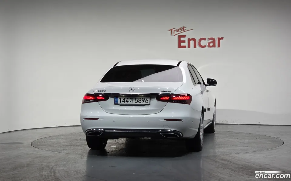 Mercedes-Benz E-Class E220d 4MATIC 2022 — миниатюра 4