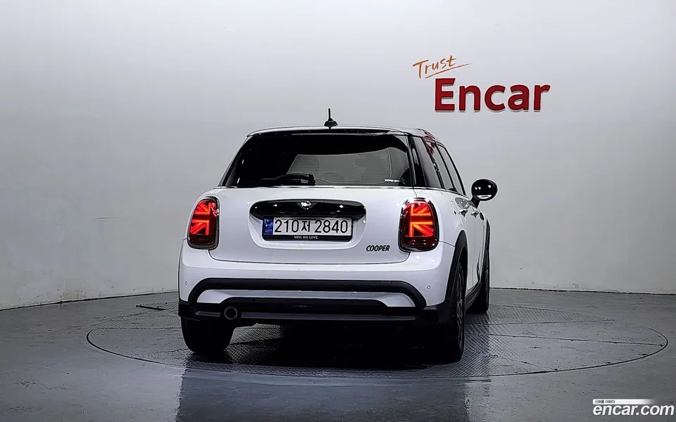 MINI Cooper 5 2024 — миниатюра 4
