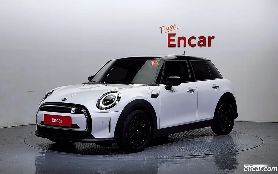 MINI Cooper 5 2024 — фото 1, купить с доставкой в Москву