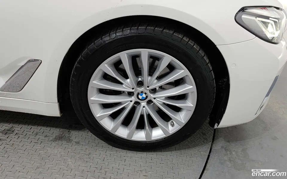 BMW 5 Series 520i 2022 — миниатюра 5