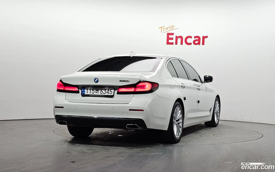 BMW 5 Series 520i 2022 — миниатюра 2