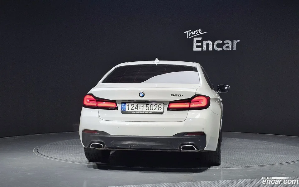 BMW 5 Series 520i M 2022 — миниатюра 4