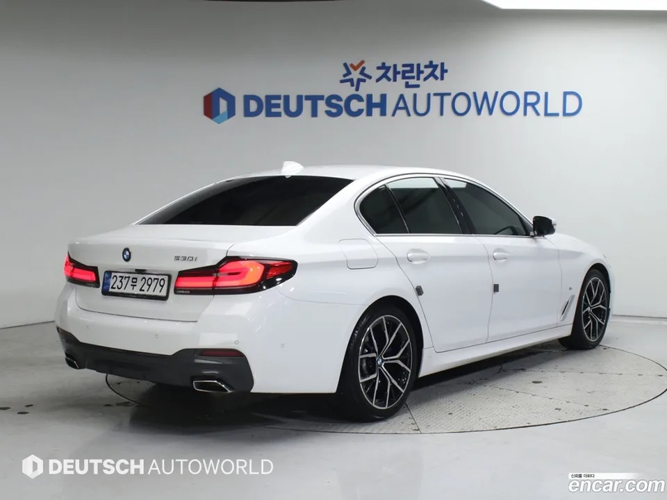 BMW 5 Series 530i M 2022 — миниатюра 2