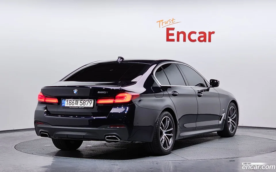 BMW 5 Series 520i M 2022 — миниатюра 2