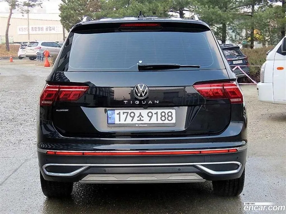 Volkswagen Tiguan Allspace 2.0 TSI 2023 — миниатюра 3