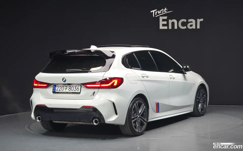BMW 1 Series 120i M 2022 — миниатюра 2
