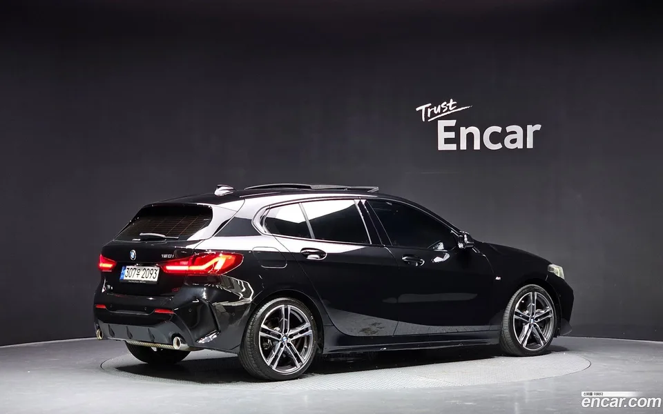 BMW 1 Series 120i M 2022 — миниатюра 2