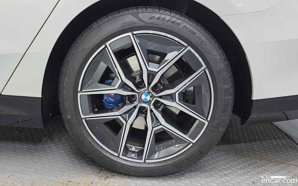BMW 5 Series 520i M 2025 — миниатюра 5