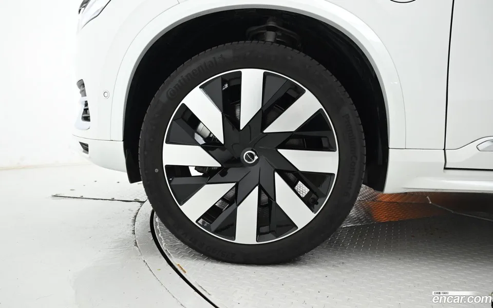 Volvo XC90 T8 2024 — миниатюра 5
