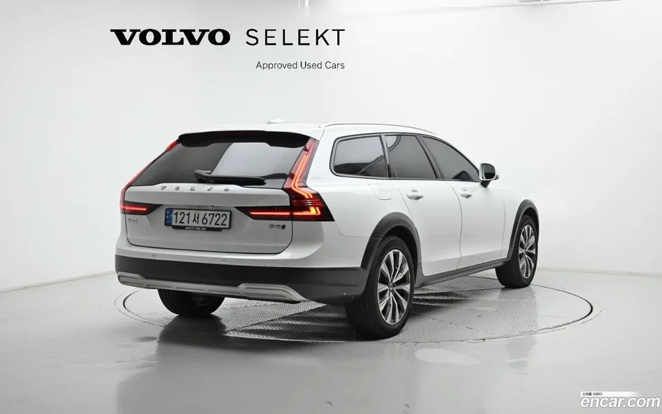 Volvo V90 Cross Country B5 AWD 2024 — миниатюра 2