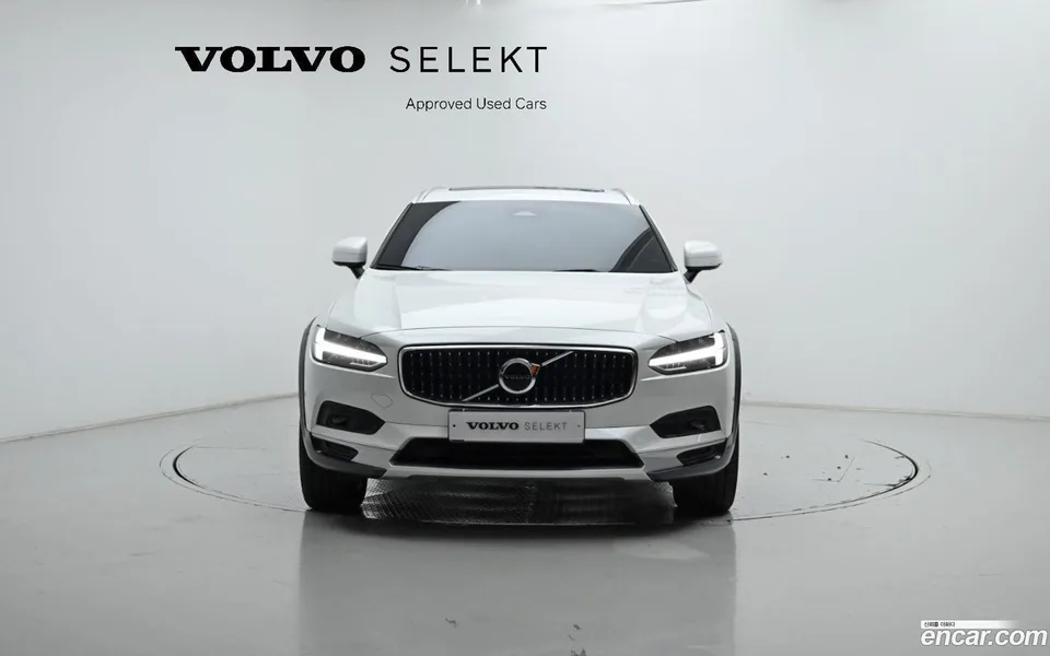 Volvo V90 Cross Country B5 AWD 2024 — миниатюра 3