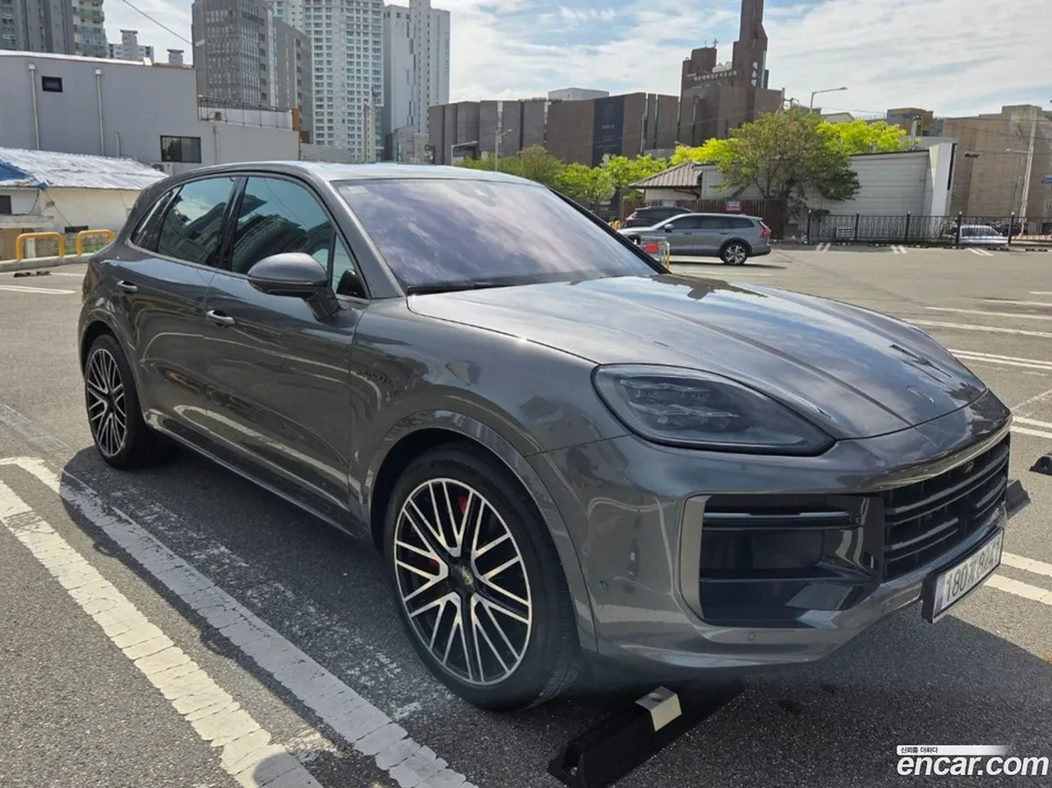 Porsche Cayenne 4.0 E- 2025 — миниатюра 2