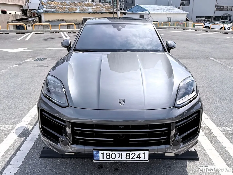 Porsche Cayenne 4.0 E- 2025 — миниатюра 3